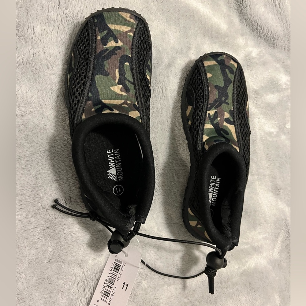 ***😀3 for $35./NWT White Mountain childs water shoes - size 11